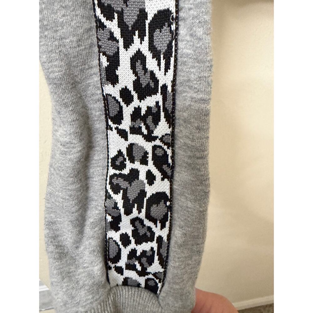 Kittenish Cropped Sweatshirt S Gray Leopard Stripe Sleeve Jessie James Decker - Picture 3 of 9